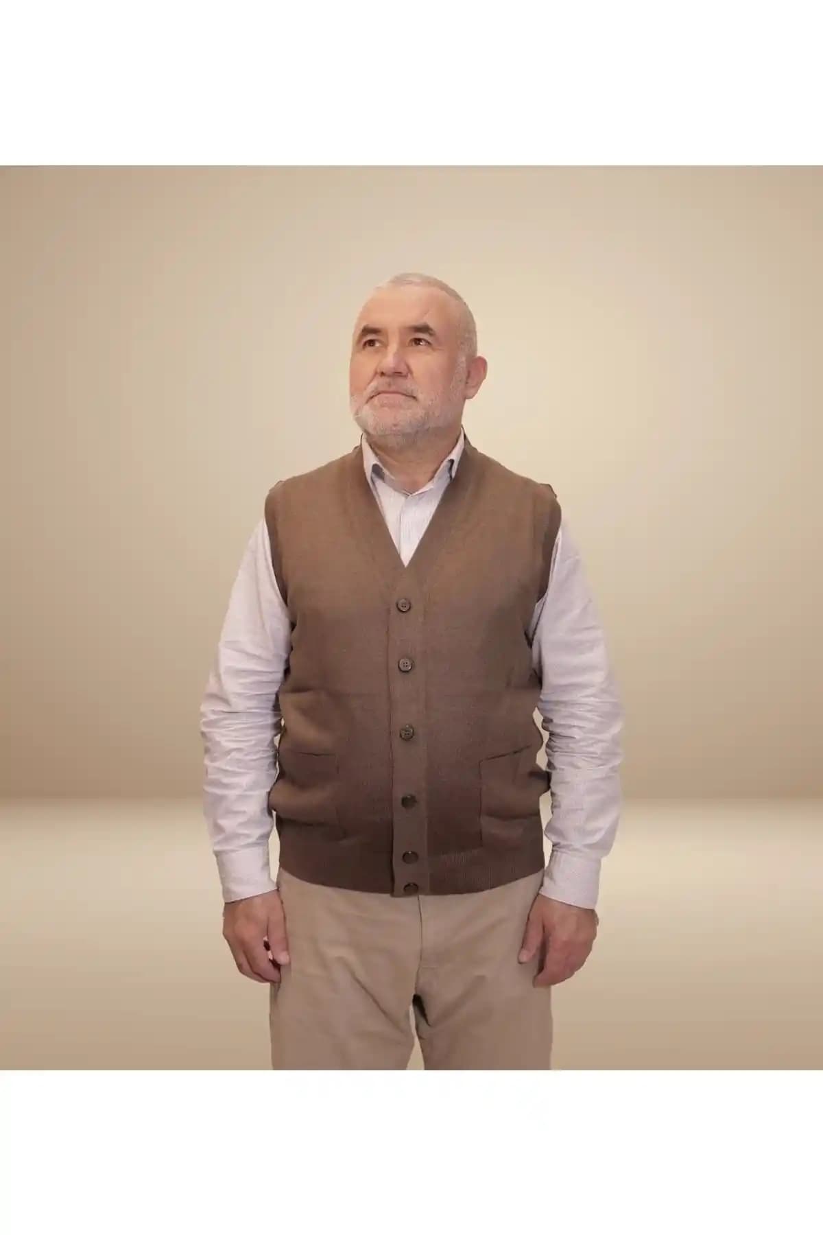 Triko Baba Yeleği: Geleneksel ve Modern Tarzlarıyla Moda Dünyasında Öne Çıkıyor