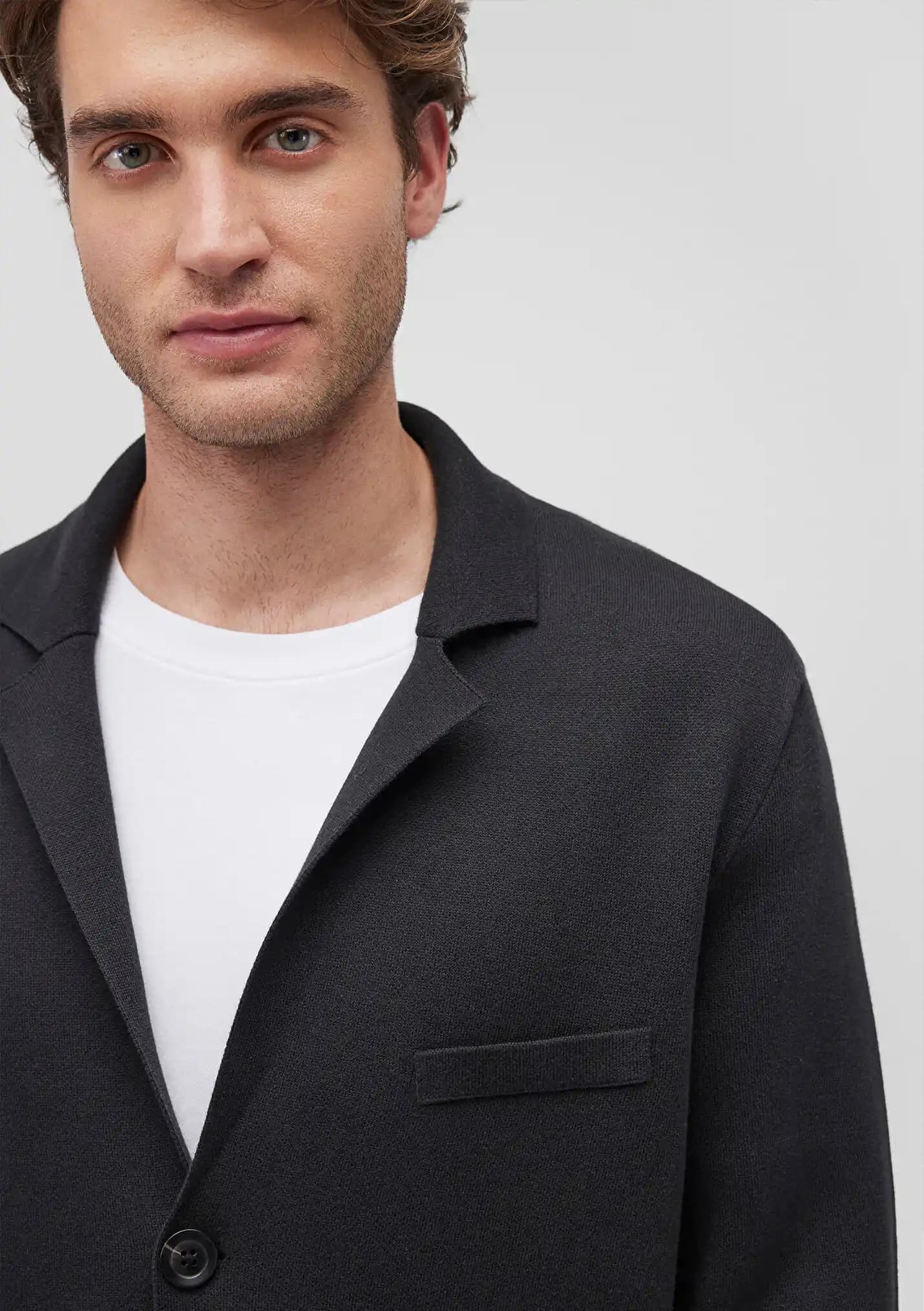 Triko blazer nedir, neden popüler ve nasıl kombinlenir detaylı moda rehberi