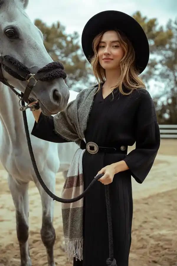 Triko Salaş Elbise Nedir ve Moda Dünyasında Neden Bu Kadar Popüler