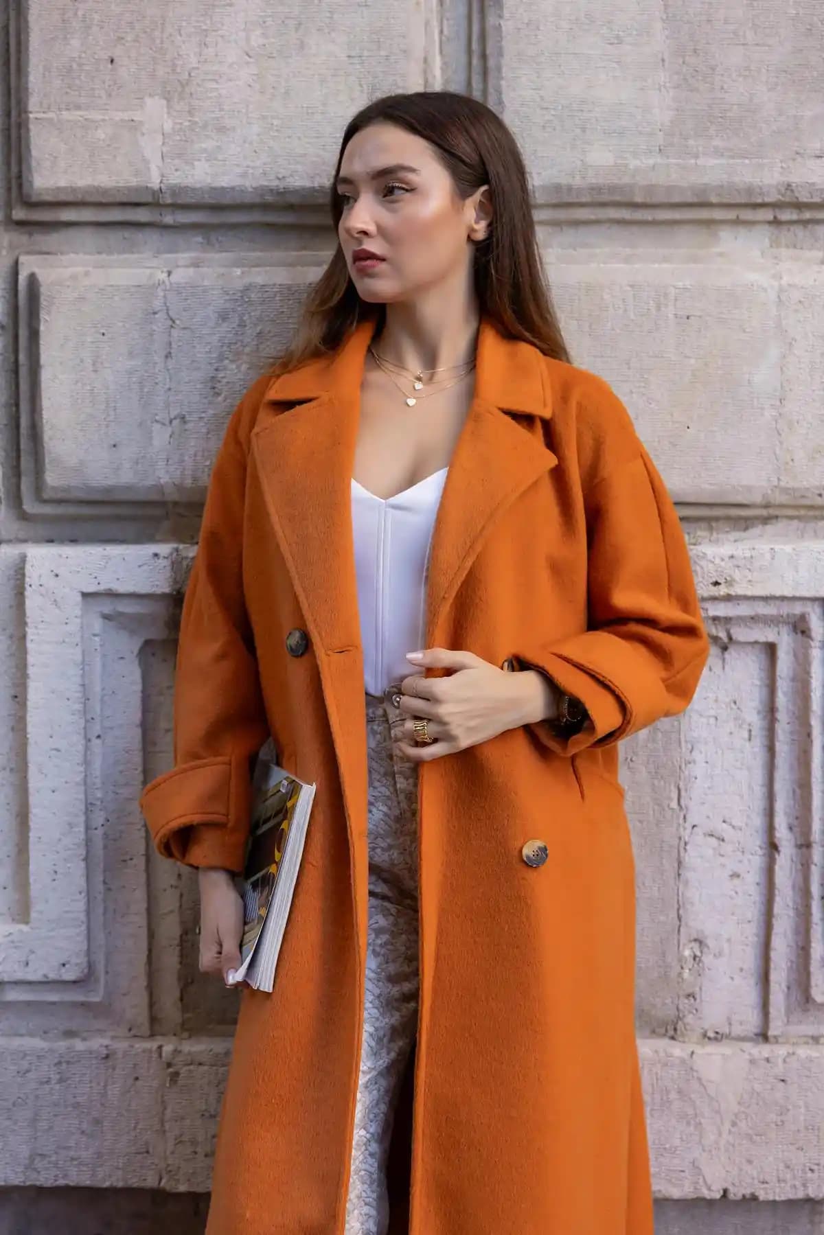 Turuncu Kaşe Kabanlar: Güncel Moda Trendleri ve Stil İpuçları