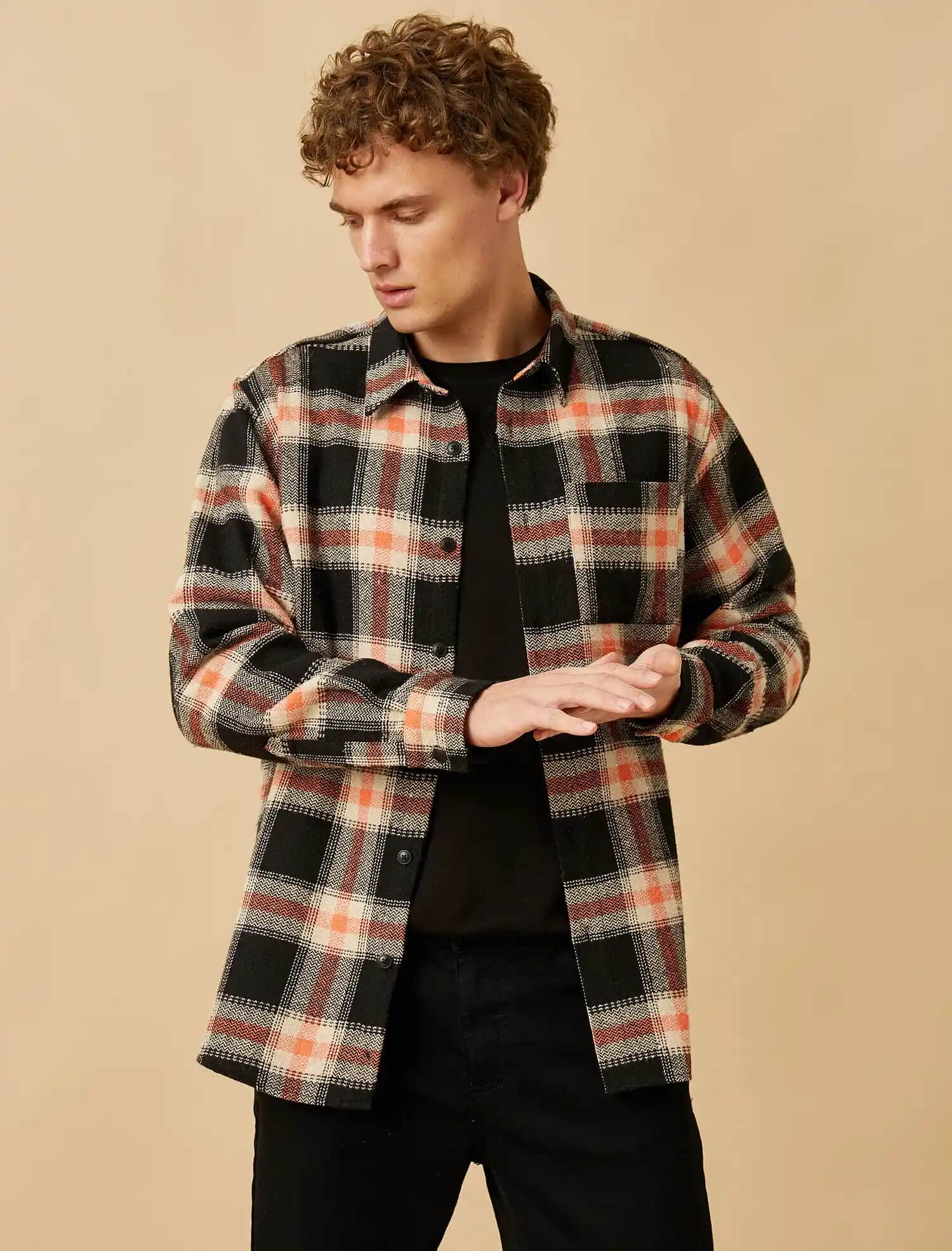 Turuncu Oduncu Gömleği: Doğadan İlham Alan Modern ve Şık Moda Parçası