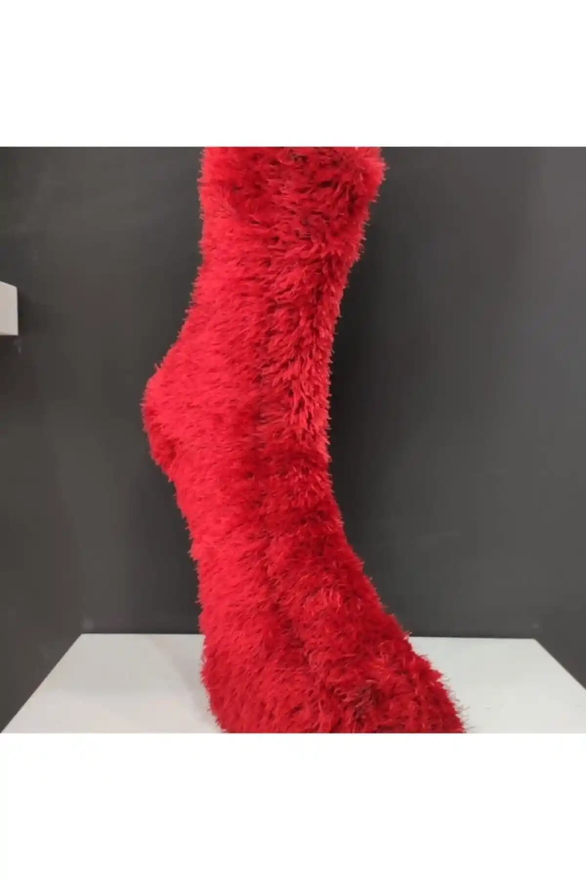 Tüylü Çoraplar Moda Dünyasında Sıcak ve Şık Bir Trend Olarak Güncel Kullanım İpuçları