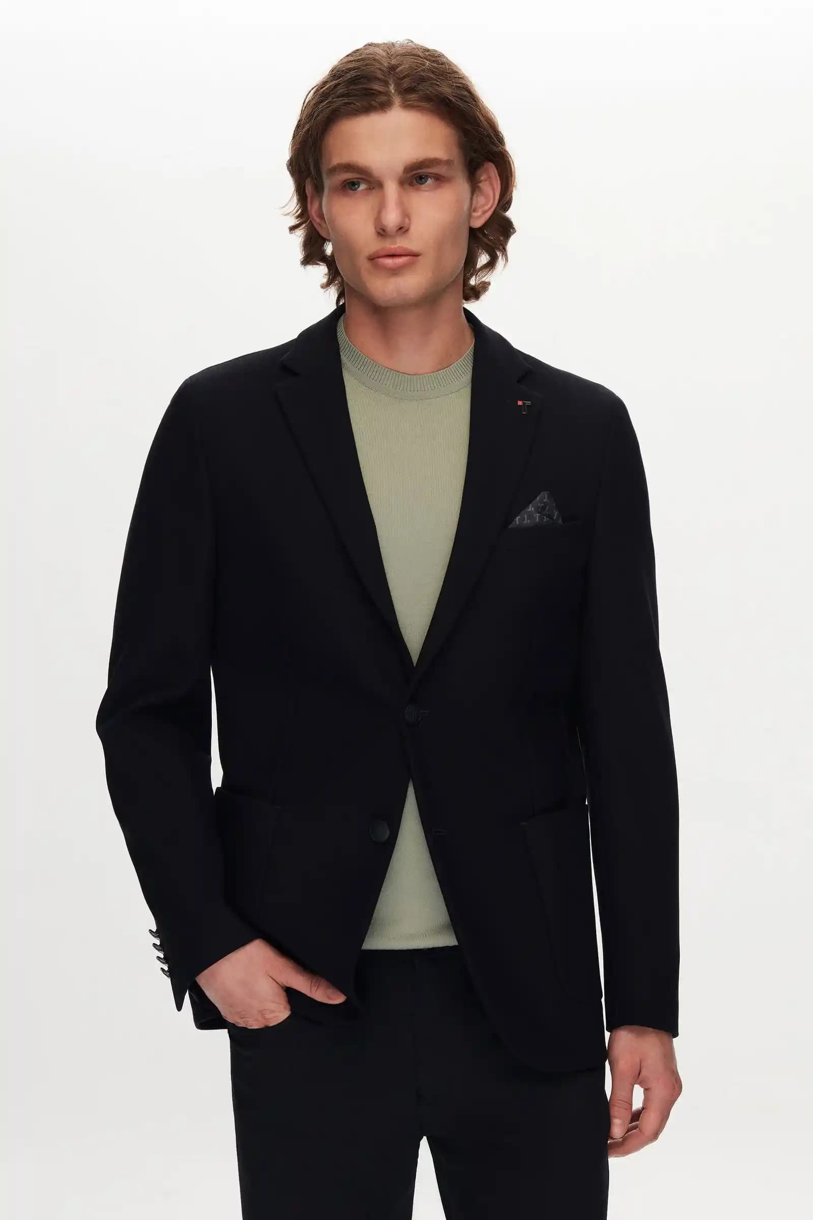 Tween Ceketler: Gençlerin Tarzını Yansıtan Moda Trendleri ve Kombinasyon Önerileri