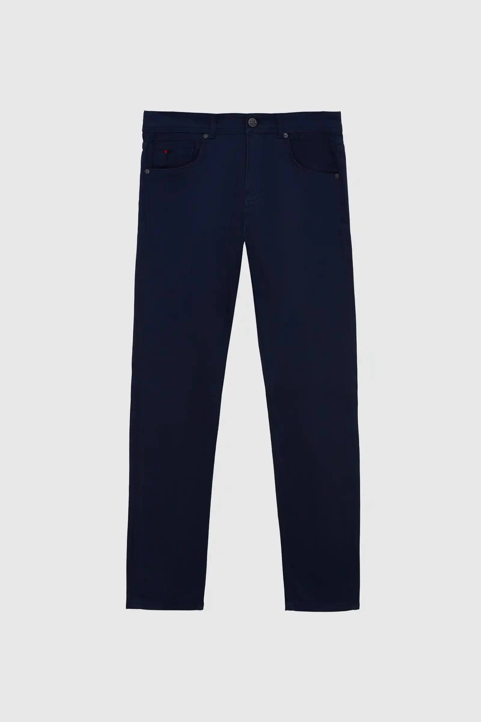 Tween Pantolonlar: Gençler Arasında Popüler Olan Rahat ve Şık Alt Giyim Seçenekleri