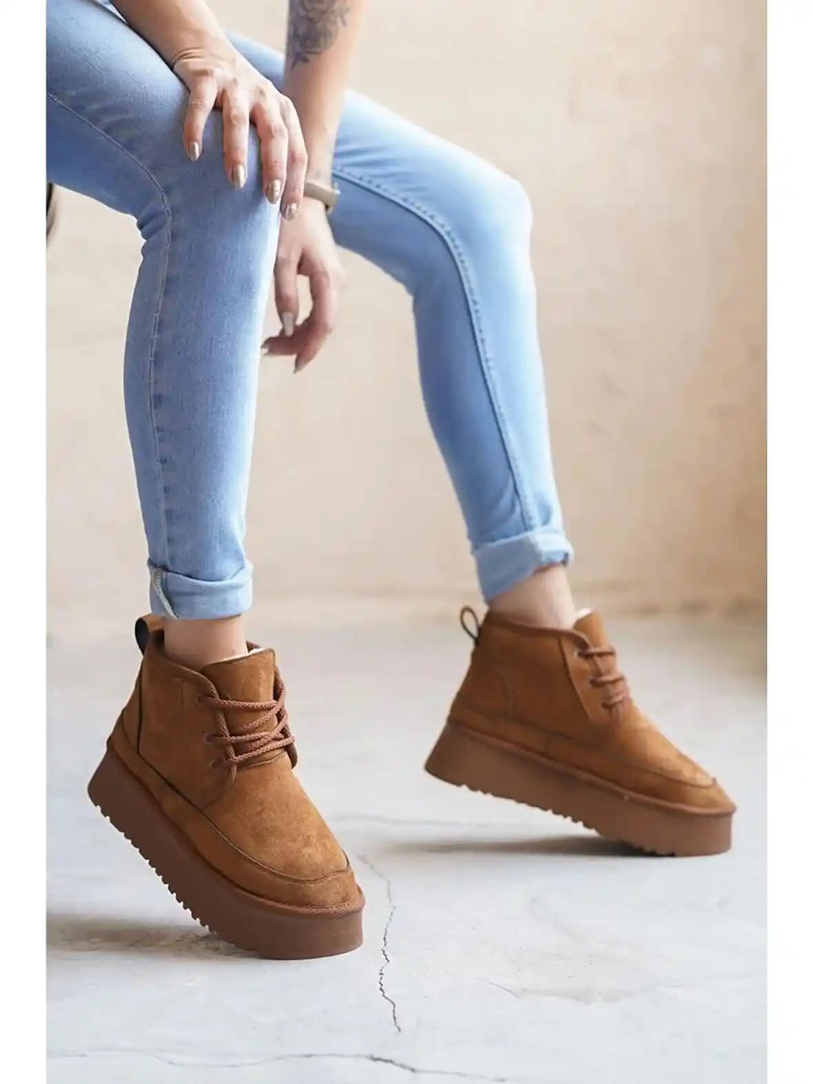 Ugg Bot Bağcıklı Modelleri: Rahat ve Şık Kış Ayakkabısı Trendleri