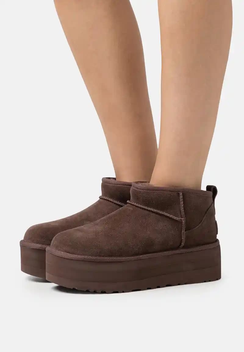 Ugg Classic Ultra Mini Platform Ayakkabılar: Moda ve Konforun Modern Buluşması
