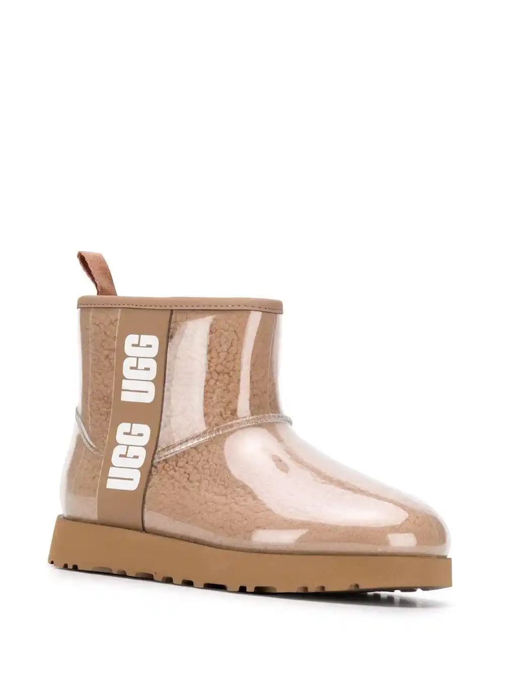 Ugg Clear Mini Bot: Modern Tasarım ve İşlevselliğin Birleştiği Güncel Moda Trendleri