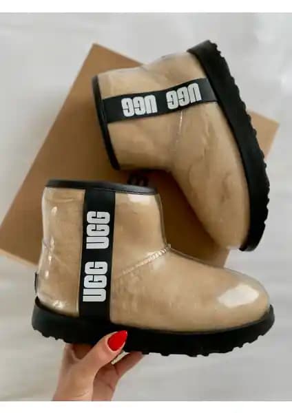 UGG Şeffaf Bot Trendleri ve Moda Dünyasında Yükselişi Hakkında Detaylı Bilgi