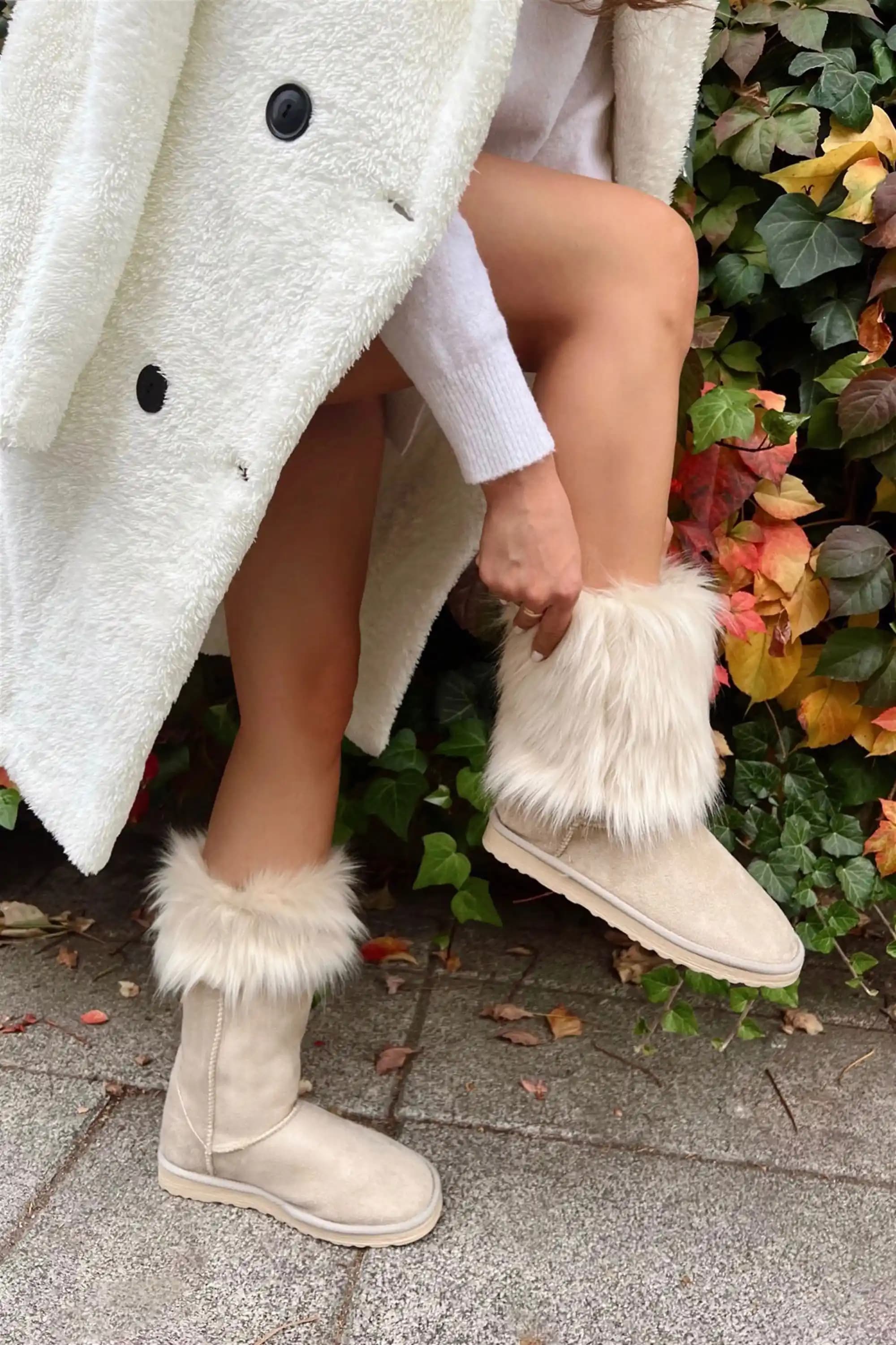 Ugg Tüylü Botlar: Rahatlık ve Şıklığın Modern Kesişimi Kış Modasında Öne Çıkıyor