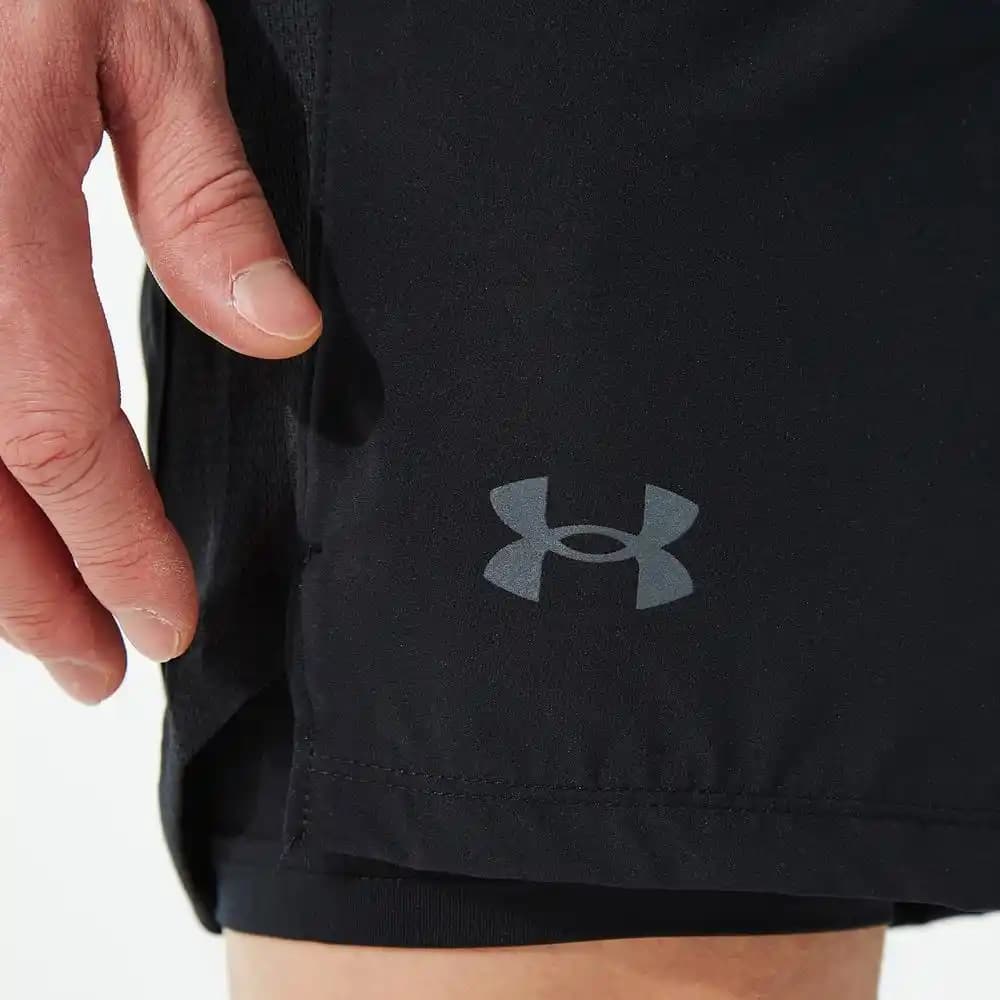 Under Armour Koşu Şortu: Performans ve Şıklığı Bir Arada Sunan Modern Spor Giyim