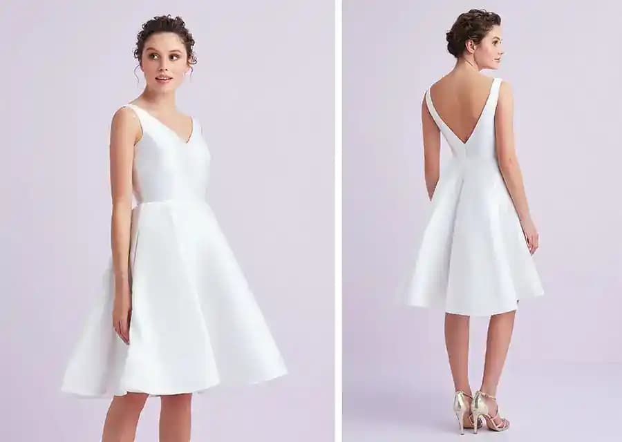 Üniversite Mezuniyet Kıyafetleri: Şıklık ve Özgüveni Yansıtan Seçenekler ve Trendler