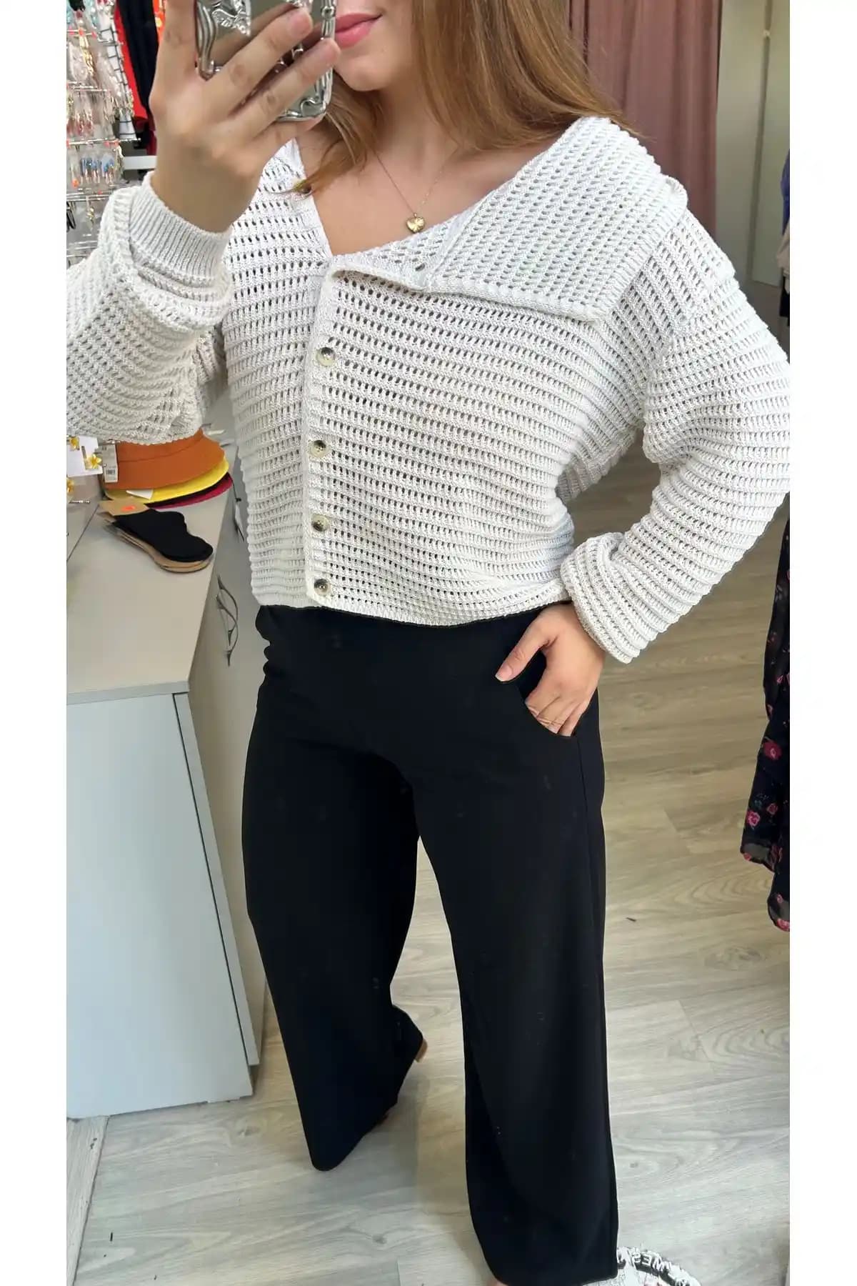 Ütü İstemeyen Pantolonlar: Rahatlık ve Şıklığı Bir Arada Sunan Moda Trendleri