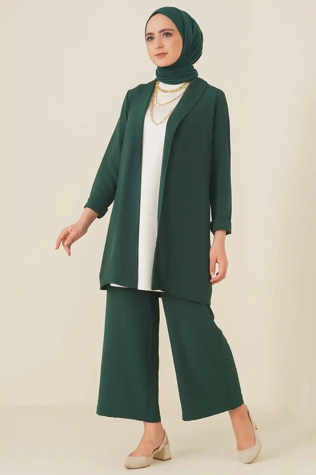 Uzun Ceket ve Pantolon Takımları: Güncel Moda Trendleri ve Stil İpuçları