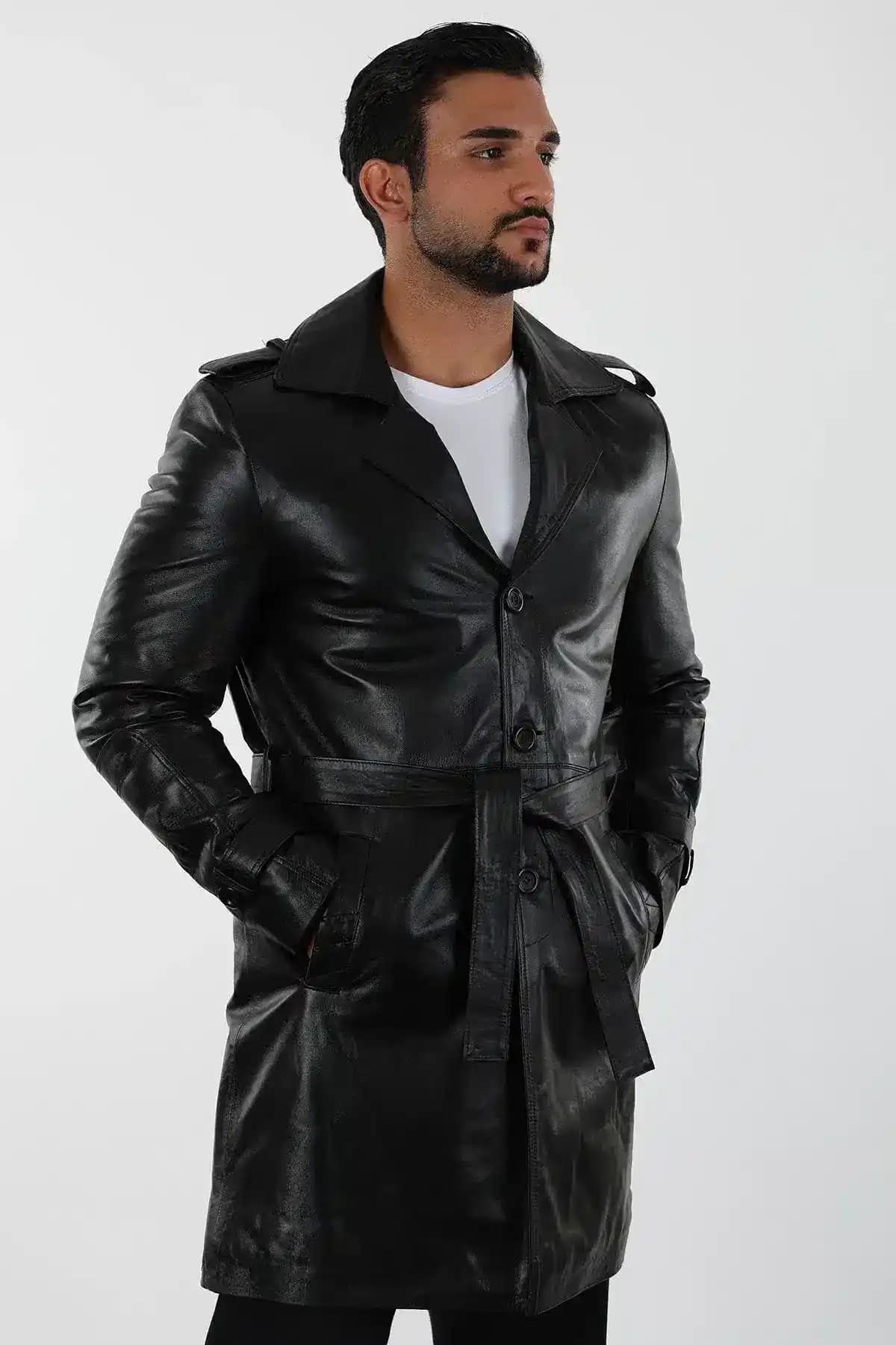 Uzun Deri Kabanlar: Moda ve Fonksiyonelliğin Birlikte Sunulduğu Güncel Trendler ve Stil Önerileri