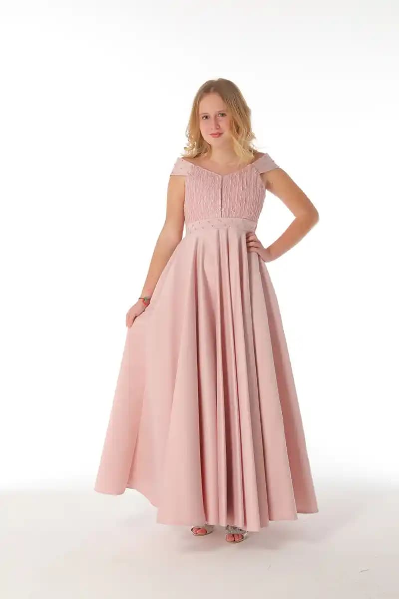 Uzun Genç Elbise Modelleri: Trendler, Kombinasyon ve Stil İpuçları