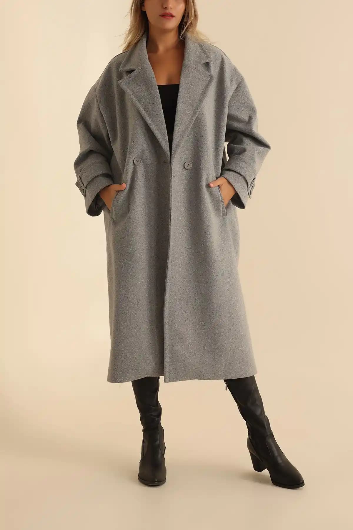 Uzun Kaşe Kabanlar: Kadınlar İçin Klasik ve Şık Kış Giyim Seçenekleri