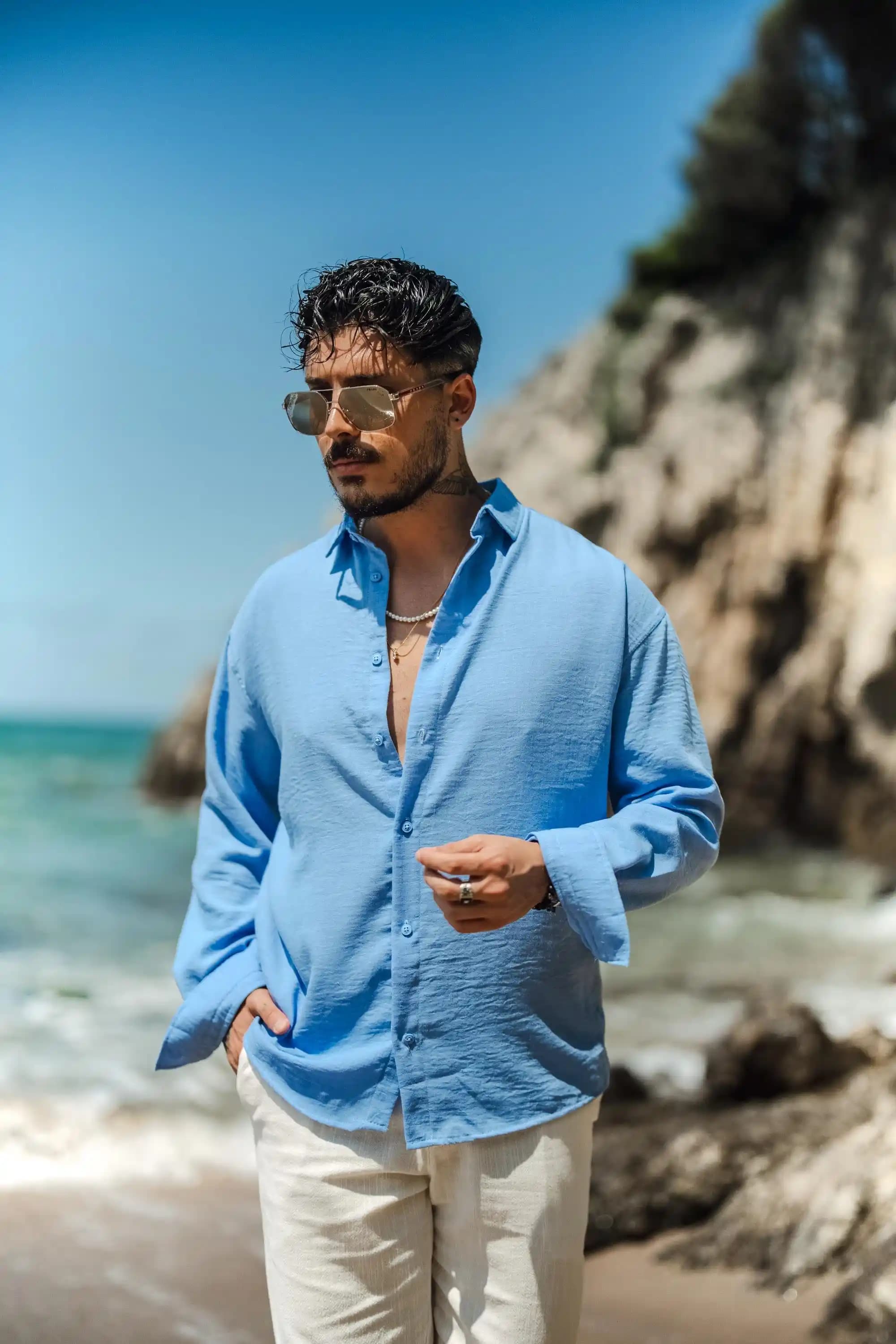 Uzun Oversize Gömlekler: Günlük ve İş Şıklığında Rahatlık ve Stil İpuçları