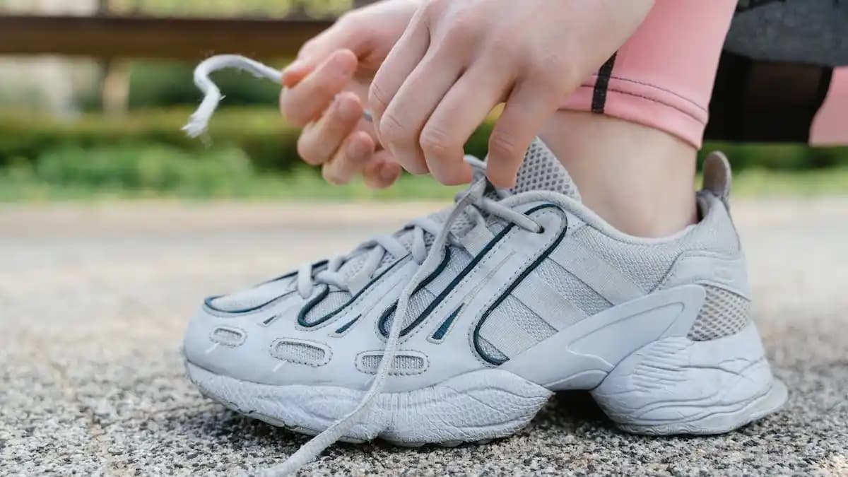 Uzun Süre Ayakta Kalanlar İçin Konforlu ve Sağlıklı Ayakkabı Seçimi Rehberi