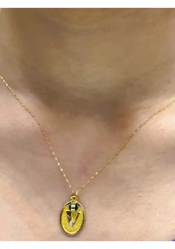 V Harfli Ayakkabılar Moda Trendlerinde Şıklık ve Konforun Buluşması