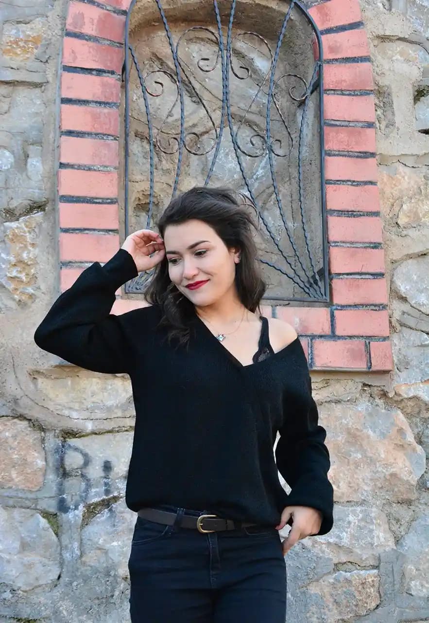 V Yaka Kazak Kombinleri: Şıklık ve Rahatlığın Uyumlu Birleşimi