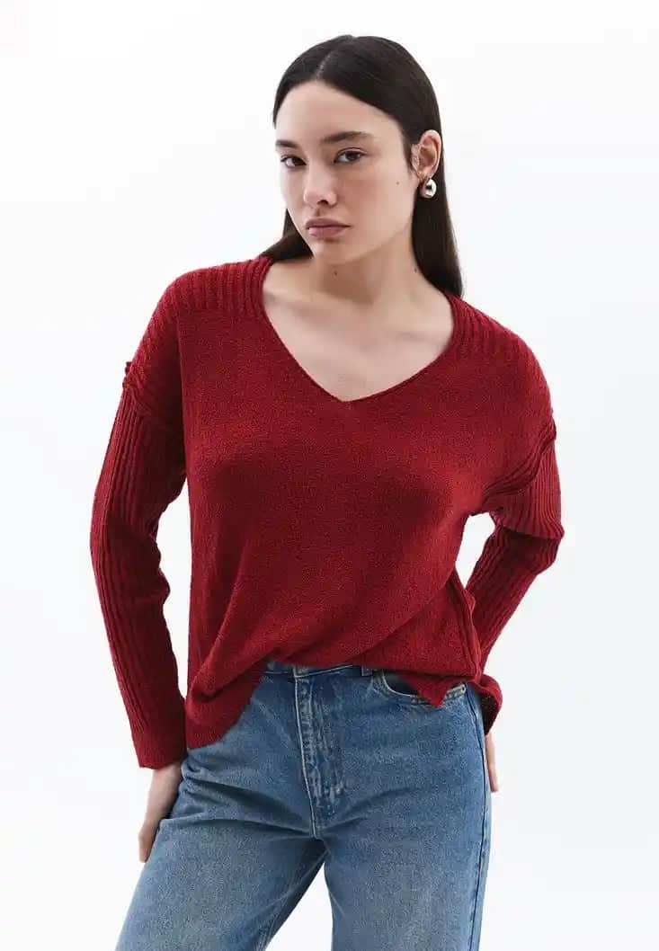 V Yaka Triko Modası: Kışın Şıklığını ve Konforunu Yansıtan Trend Parça