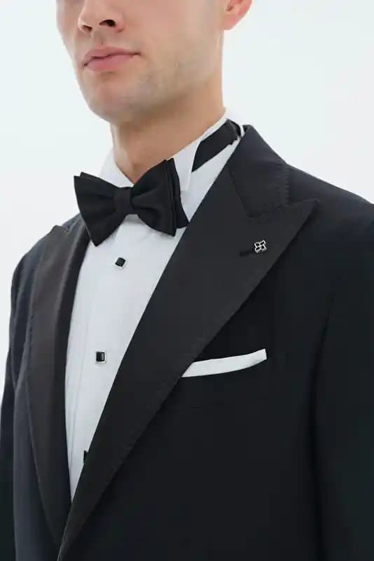 Vakko Damatlık Koleksiyonu: Şıklık ve Kalitenin Modern Düğün Giyim Seçenekleri