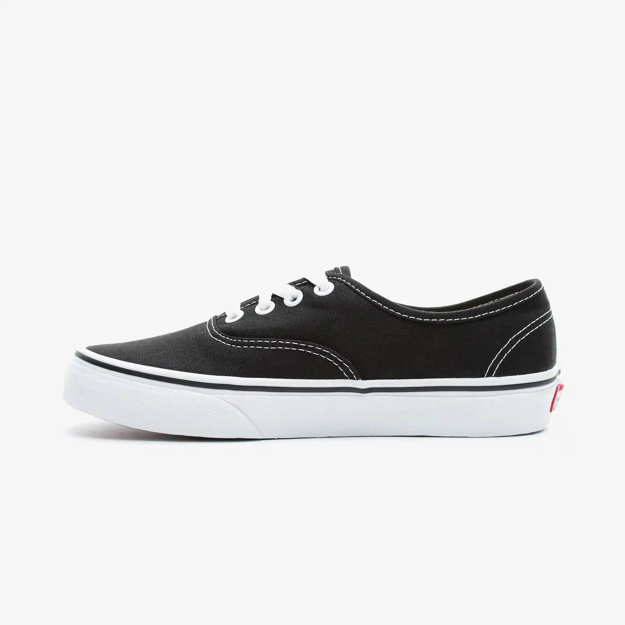 Vans Authentic Siyah Modasının Klasik ve Şık Seçeneği Günlük ve Özel Kombinler İçin