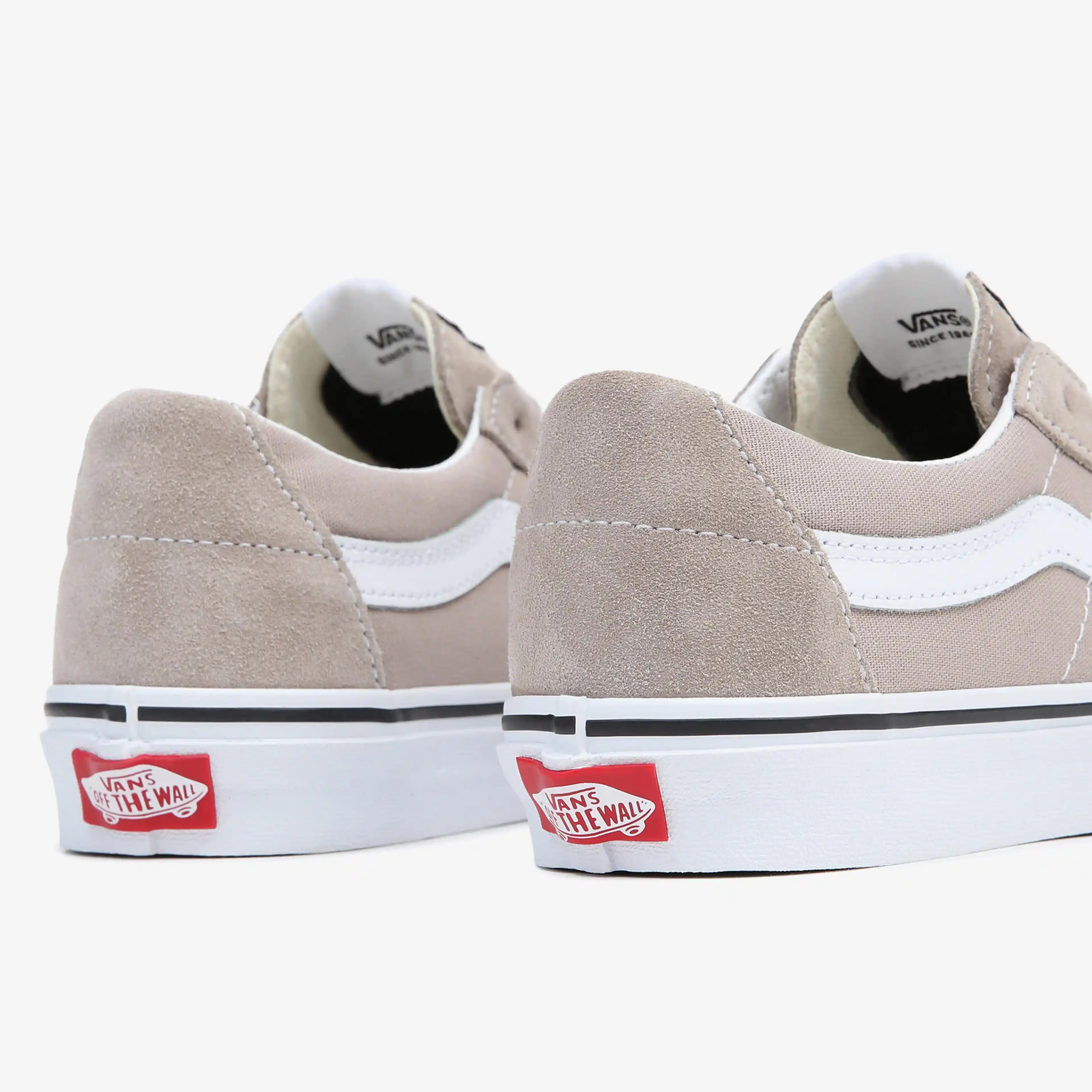 Vans Bej Rengi Moda Dünyasında Zamansız Şıklık ve Çok Yönlülük Sunar