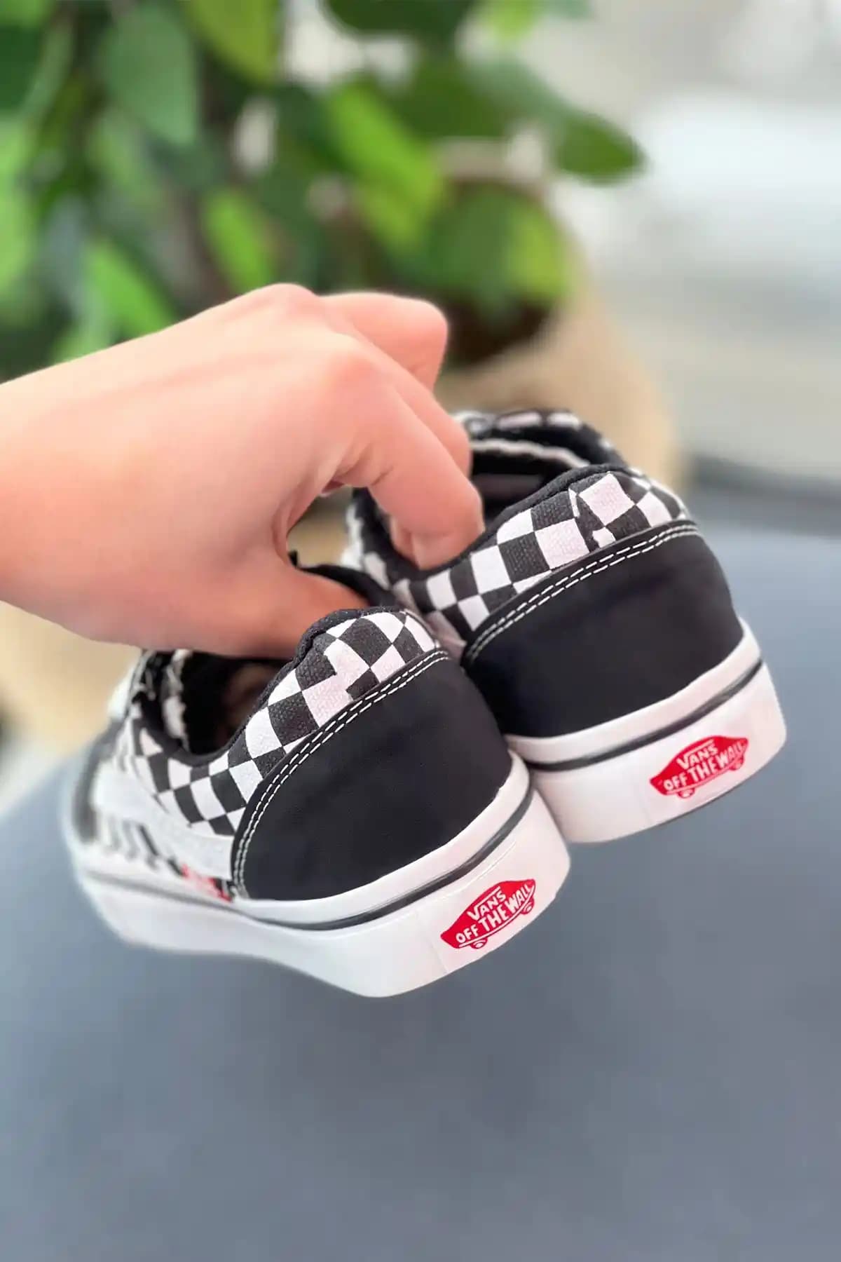 Vans Damalı Deseni: Moda Dünyasında Zamansız ve Enerjik Bir İkon