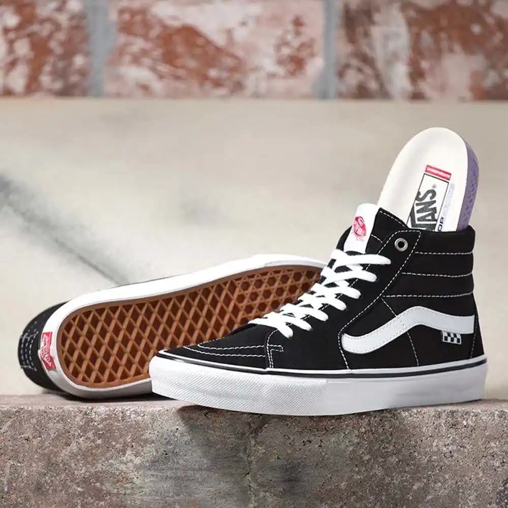 Vans Hi SK8: Sokak Modasında Şıklık ve Rahatlığın Vazgeçilmez Ayakkabısı