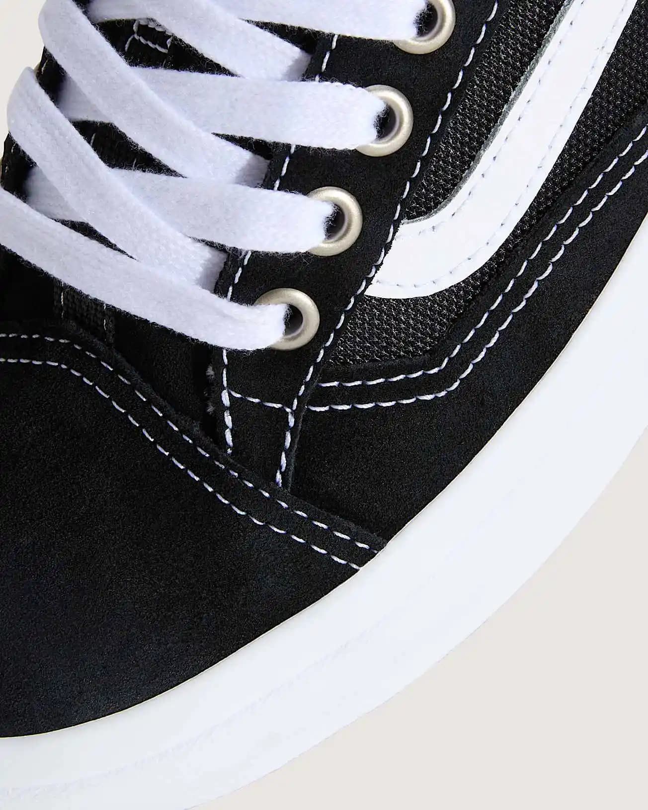 Vans Old Skool: Sokak Modasının İkonik ve Zamansız Ayakkabı Modeli