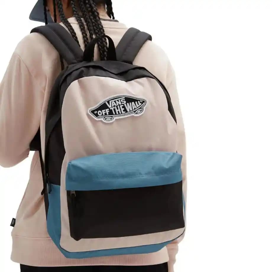 Vans Sırt Çantaları: Moda ve Fonksiyonelliği Bir Arada Sunan Popüler Seçenekler