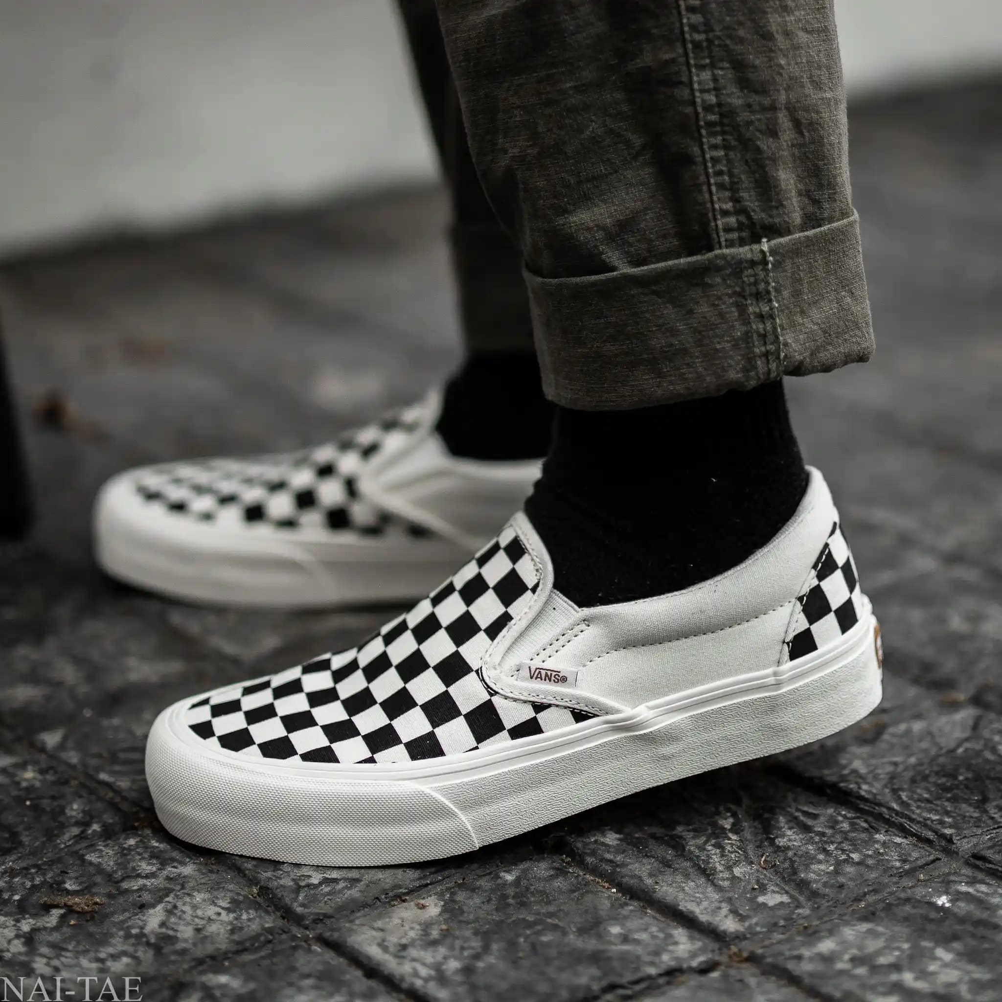 Vans Slip-On Checkerboard: Moda Dünyasında Zamansız ve Popüler Bir Ayakkabı Modeli
