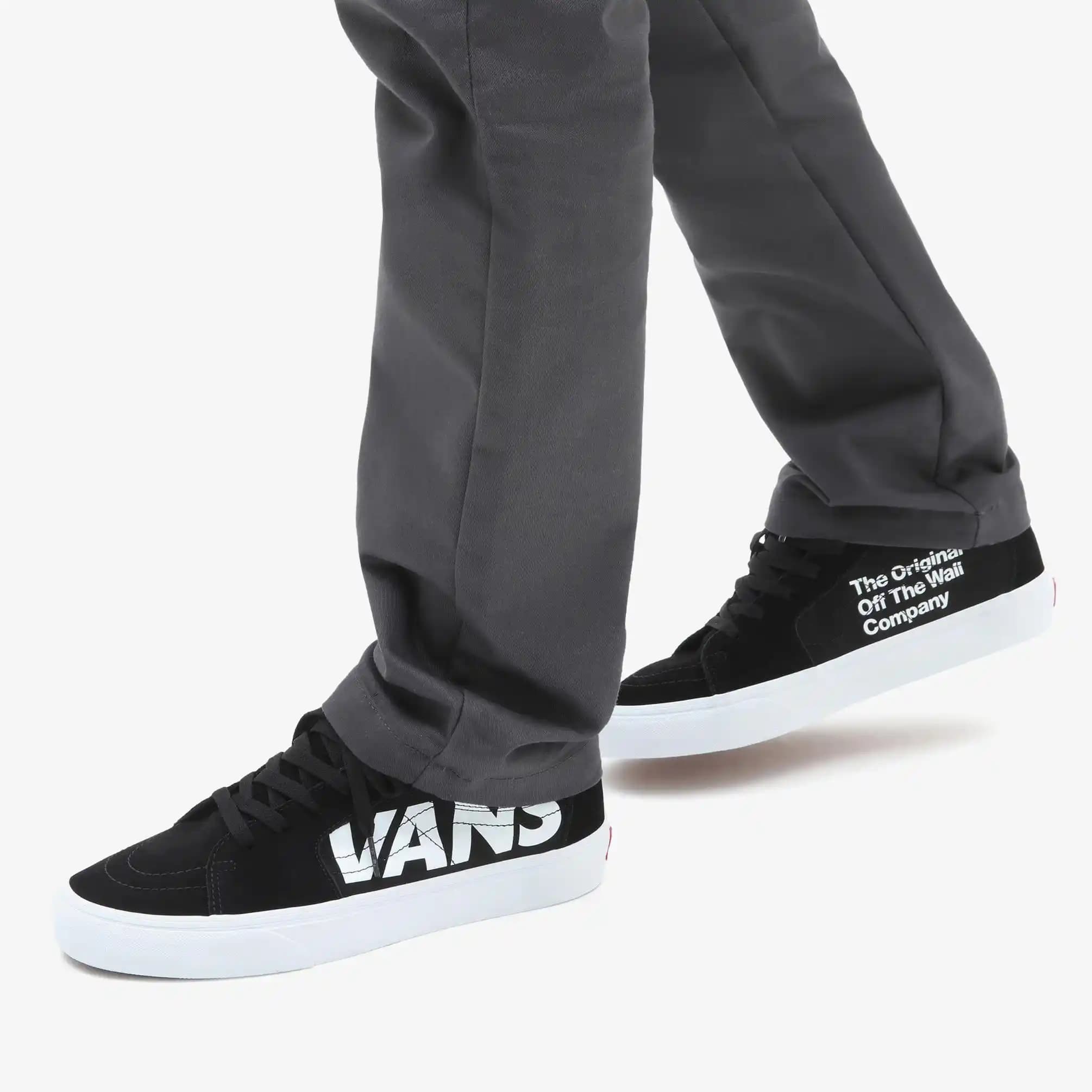 Vans UA SK8-LOW Siyah Unisex Sneakers: Moda ve Dayanıklılık Arasında Denge