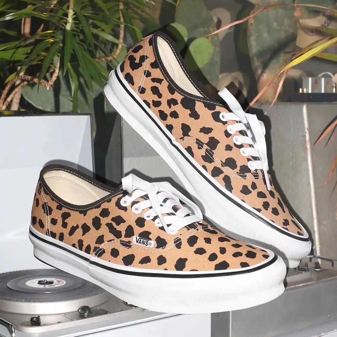 Vans ve Leopar Deseni: Moda Dünyasında Cesur ve Şık Bir Buluşma Analizi