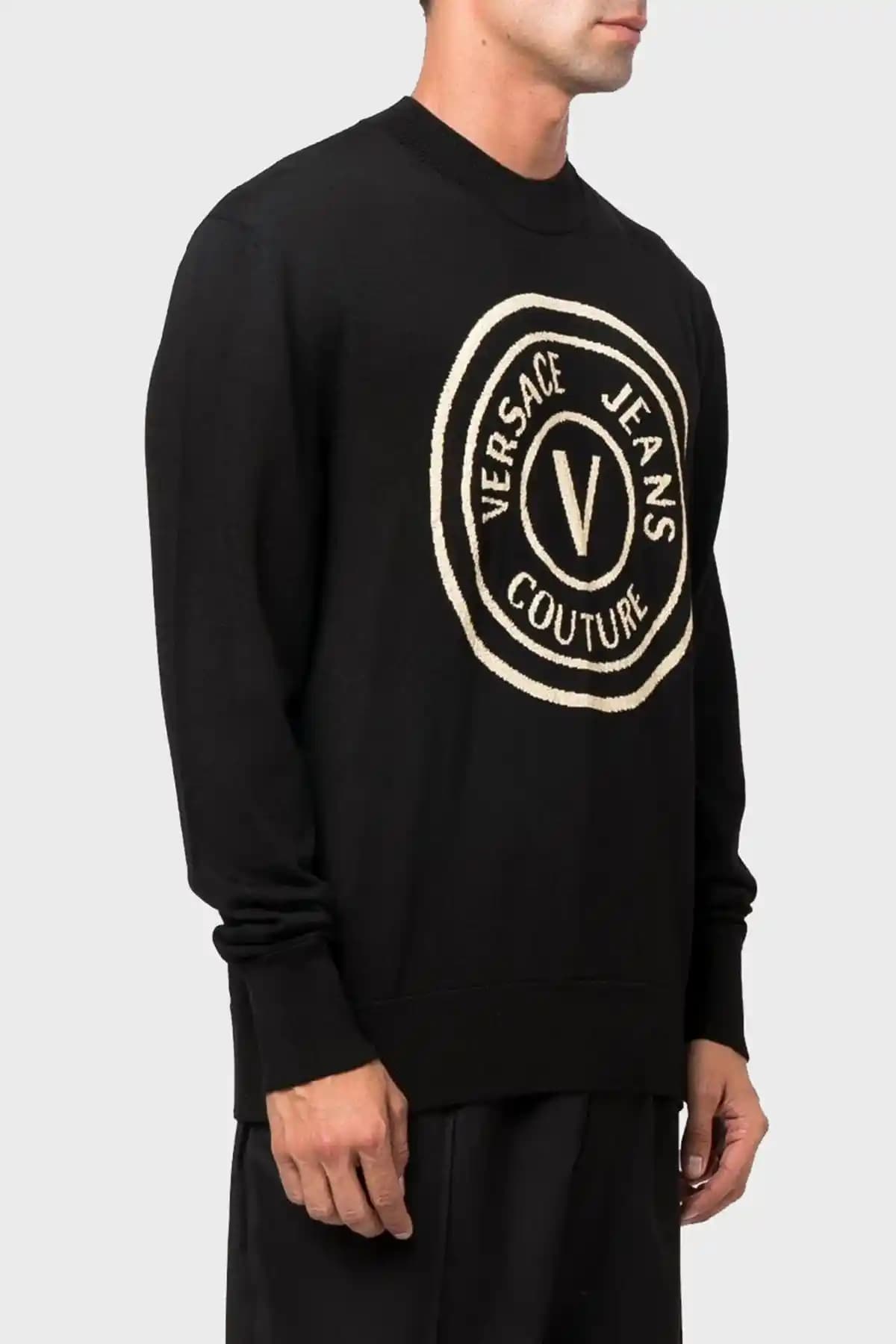 Versace Erkek Kazak Koleksiyonu: Lüks ve Şıklığın Modern Yansıması