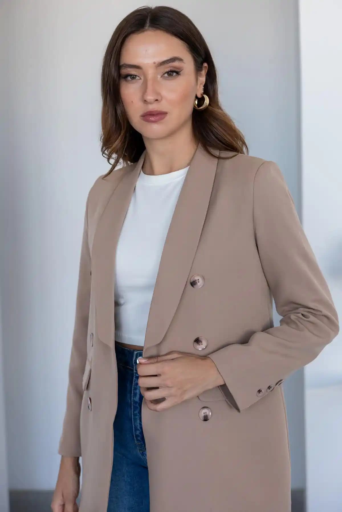 Vizon Ceket: Zamansız Şıklık ve Çok Yönlü Kullanım İmkanı Sunan Moda Parçası