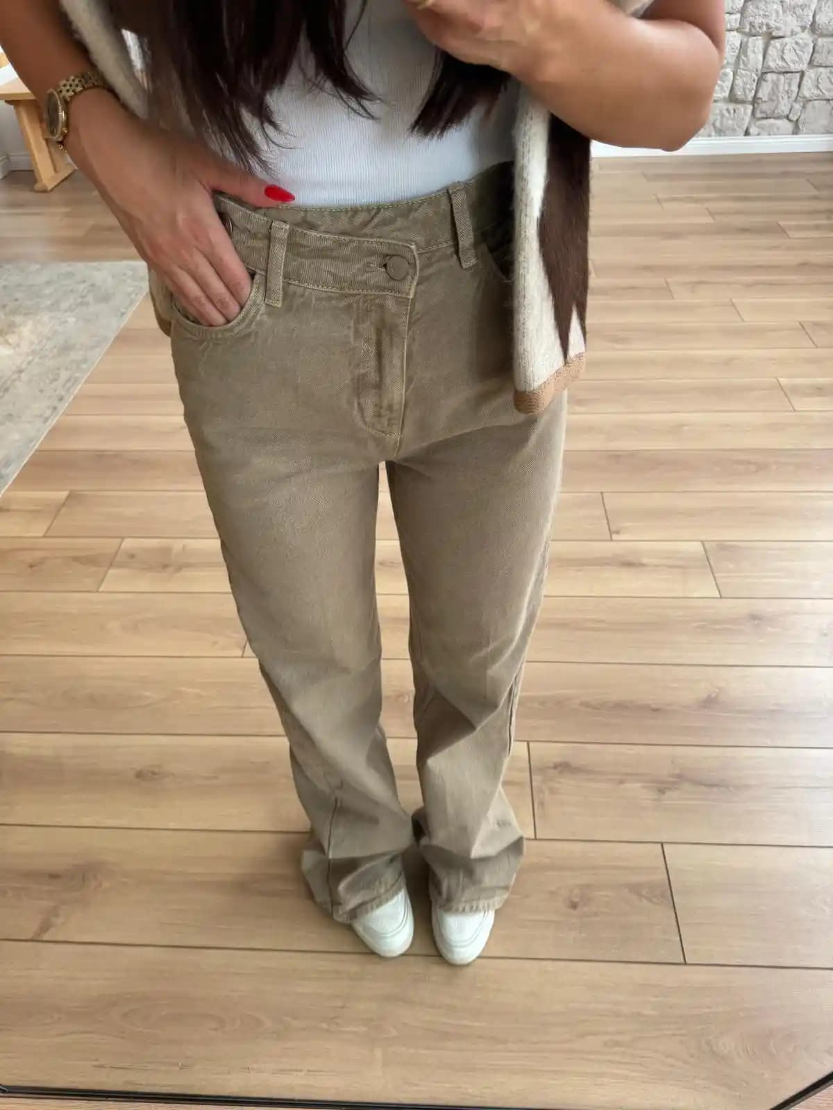 Vizon Renk Pantolon: Moda Dünyasında Zamansız Şıklık ve Kombin İpuçları