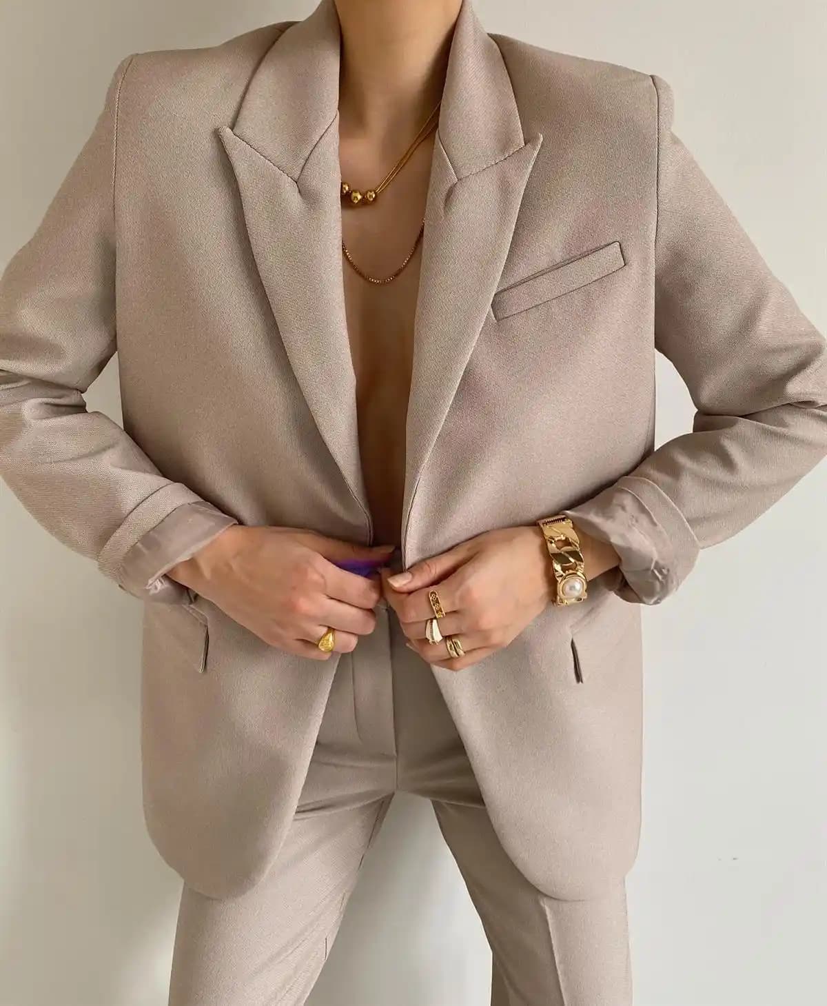 Vizon Renkli Blazer Ceketler: Şıklık ve Çok Yönlülük İçin Modern Seçenekler