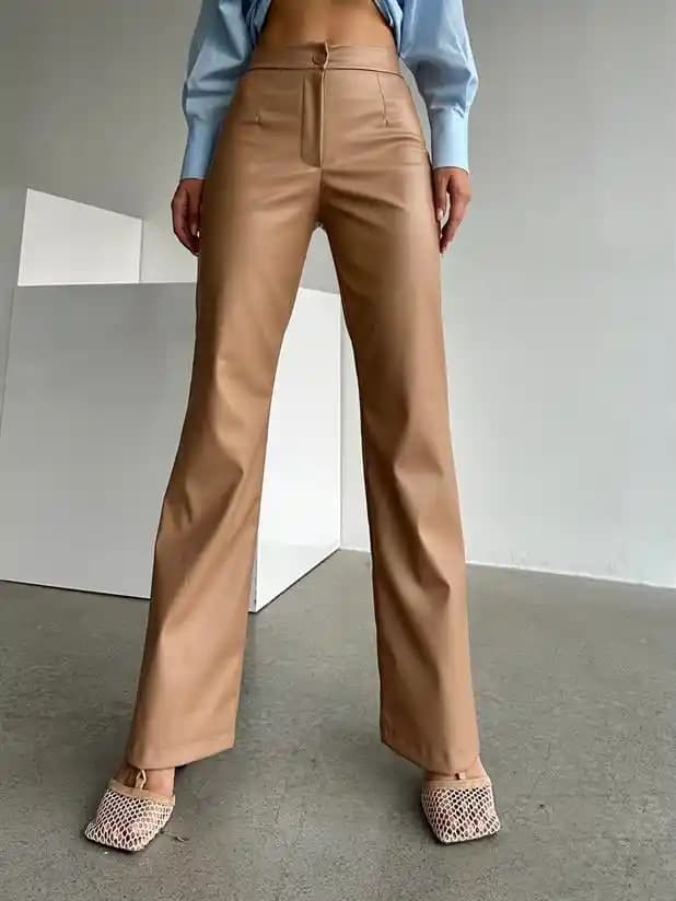 Vizon Renkli Deri Pantolonların Moda Dünyasındaki Yeri ve Stil İpuçları