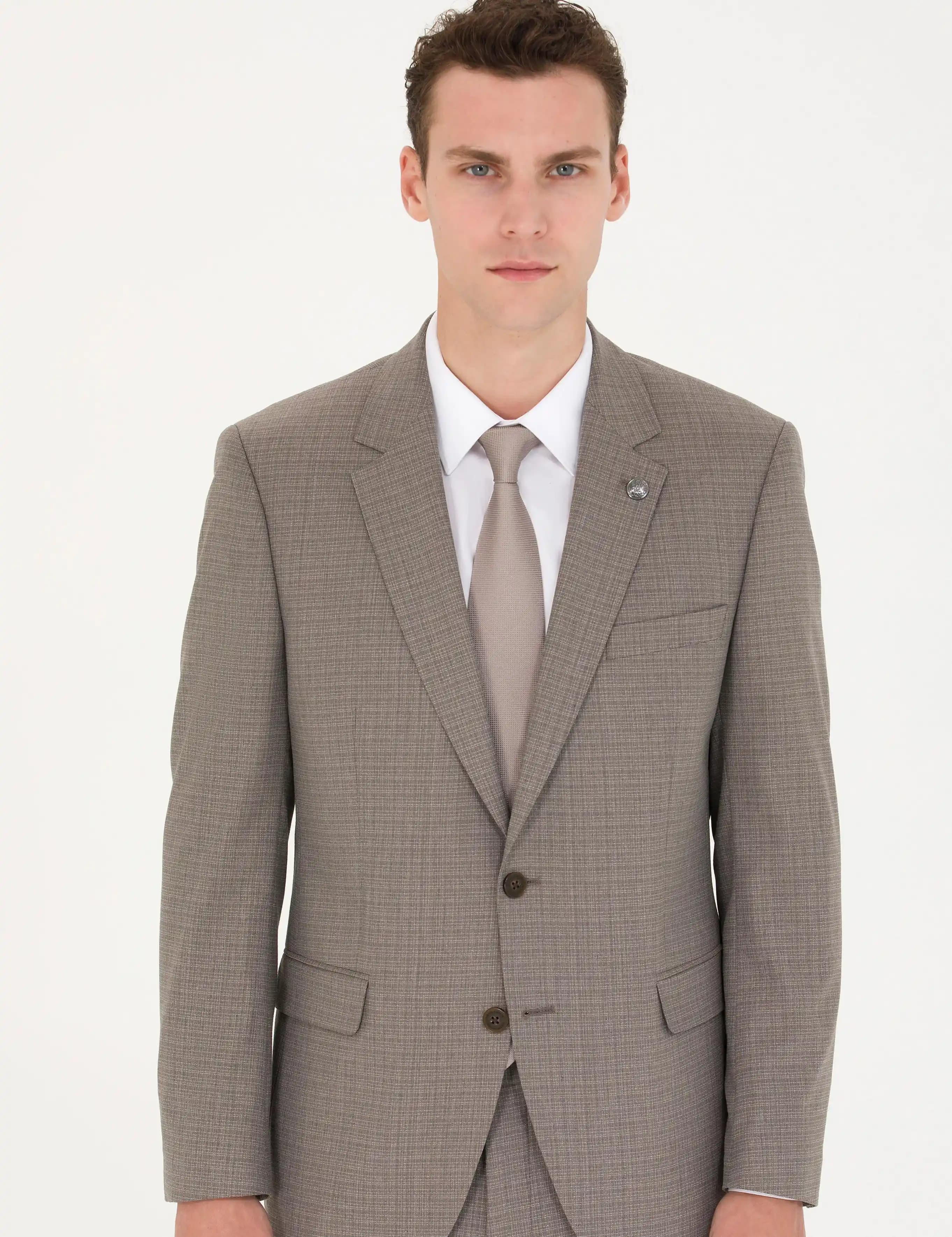 Vizon Takım Elbisesi: Zamansız Şıklık ve Zarafetin Modern Temsilcisi