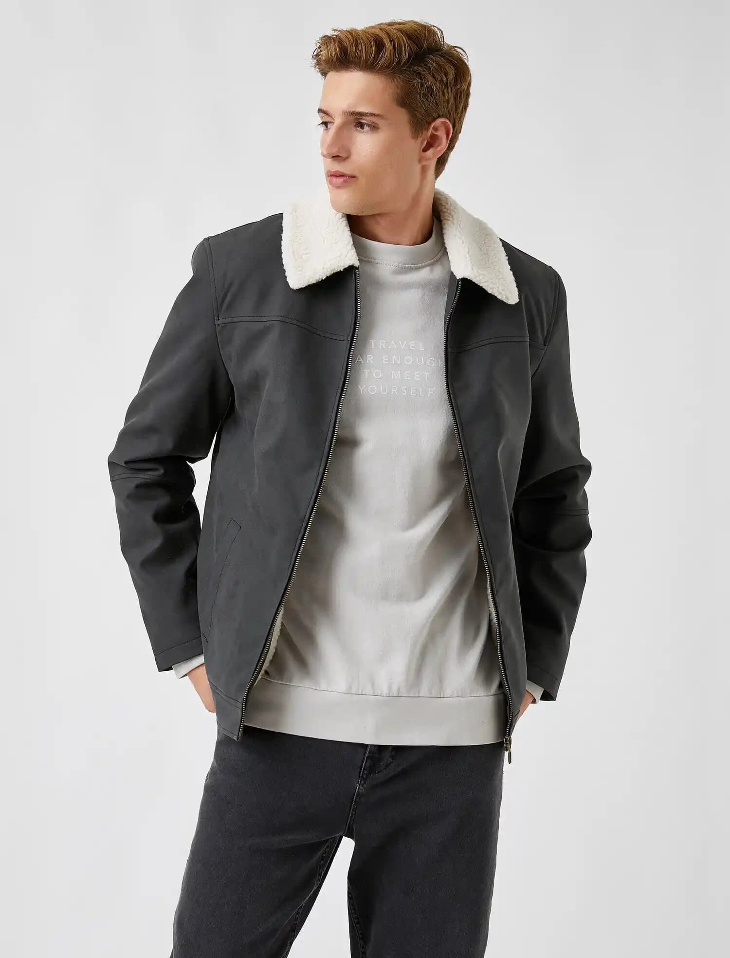 Yakalı Montlar Moda ve İşlevselliğin Buluştuğu Güncel Trendler ve Seçim İpuçları