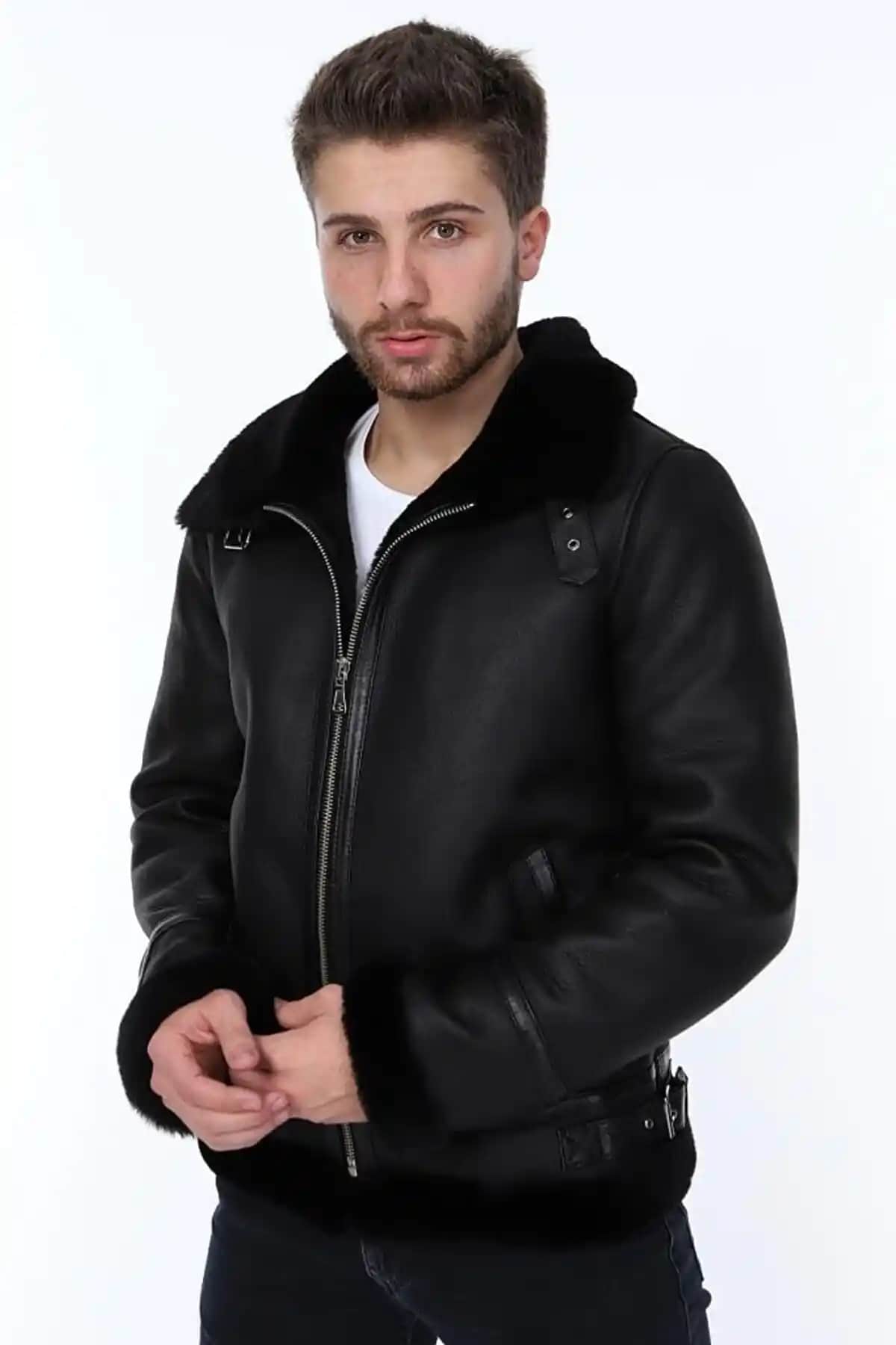 Yakası Kürklü Erkek Deri Montları: Moda ve Fonksiyonelliğin En İyi Buluşması