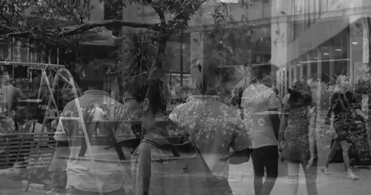 Yan Cepli Pantolon: Moda ve Fonksiyonelliği Bir Arada Sunan Güncel Trendler