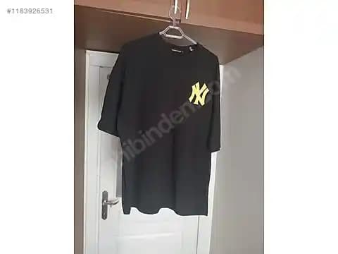 Yankees Tişörtleri: Moda Dünyasında Sembol ve Stil İfadesi Analizi