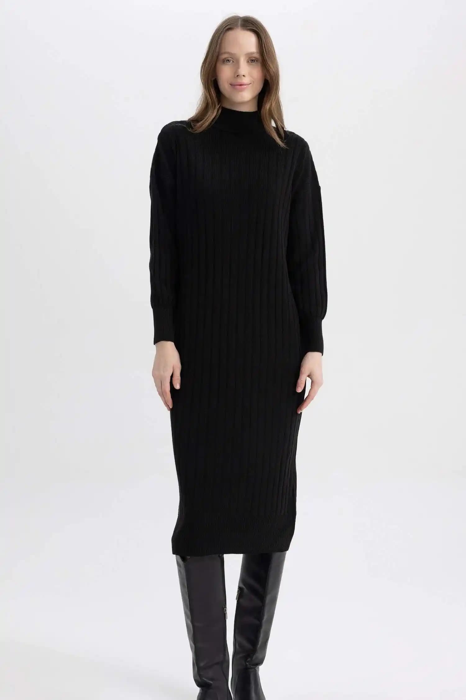 Yarım Balıkçı Yaka Elbise: Moda Dünyasında Çok Yönlü ve Şık Seçenekler