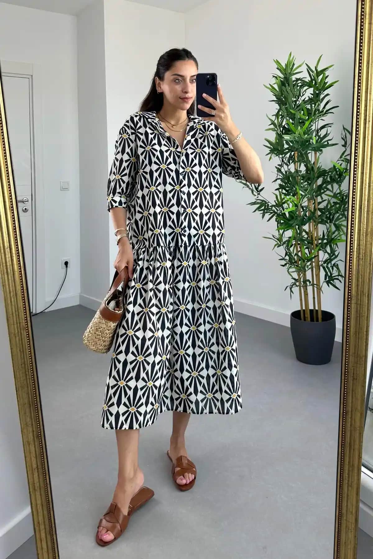 Yarım Elbise Modası: Güncel Trendler, Çeşitler ve Stil Önerileri