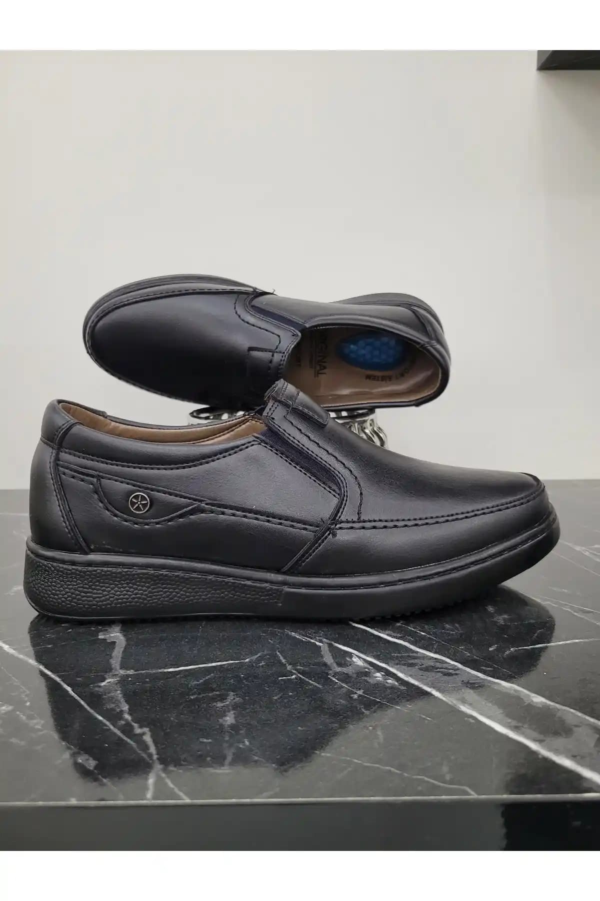 Yaşlı Erkekler İçin Zamansız Moda ve Şık Ayakkabı Seçenekleri