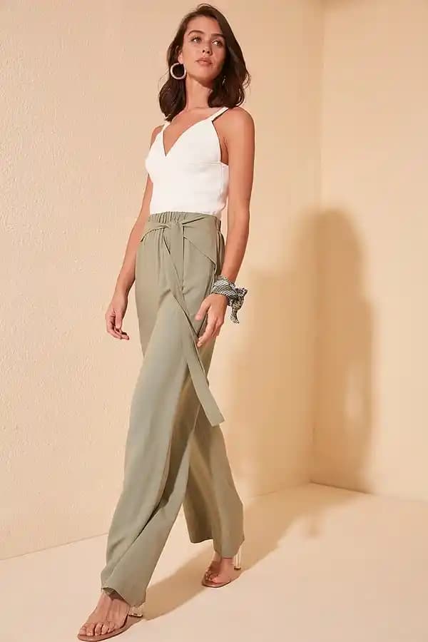 Yaz Ayları İçin En Uygun ve Şık Yazlık Pantolon Modelleri Rehberi