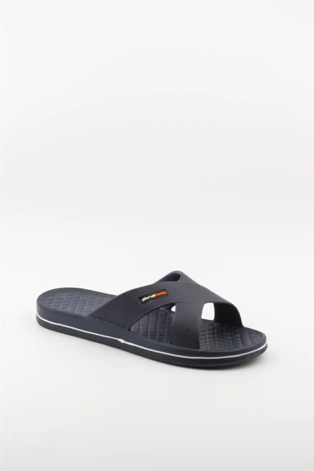 Yaz Ayları İçin Erkek Terlikleri: Konfor ve Şıklık Sunan Modeller ve Seçim İpuçları